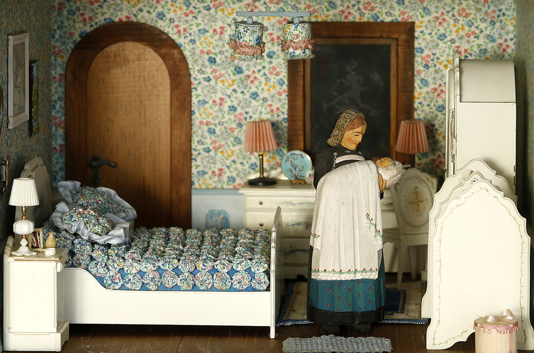 010318-doll-house-013